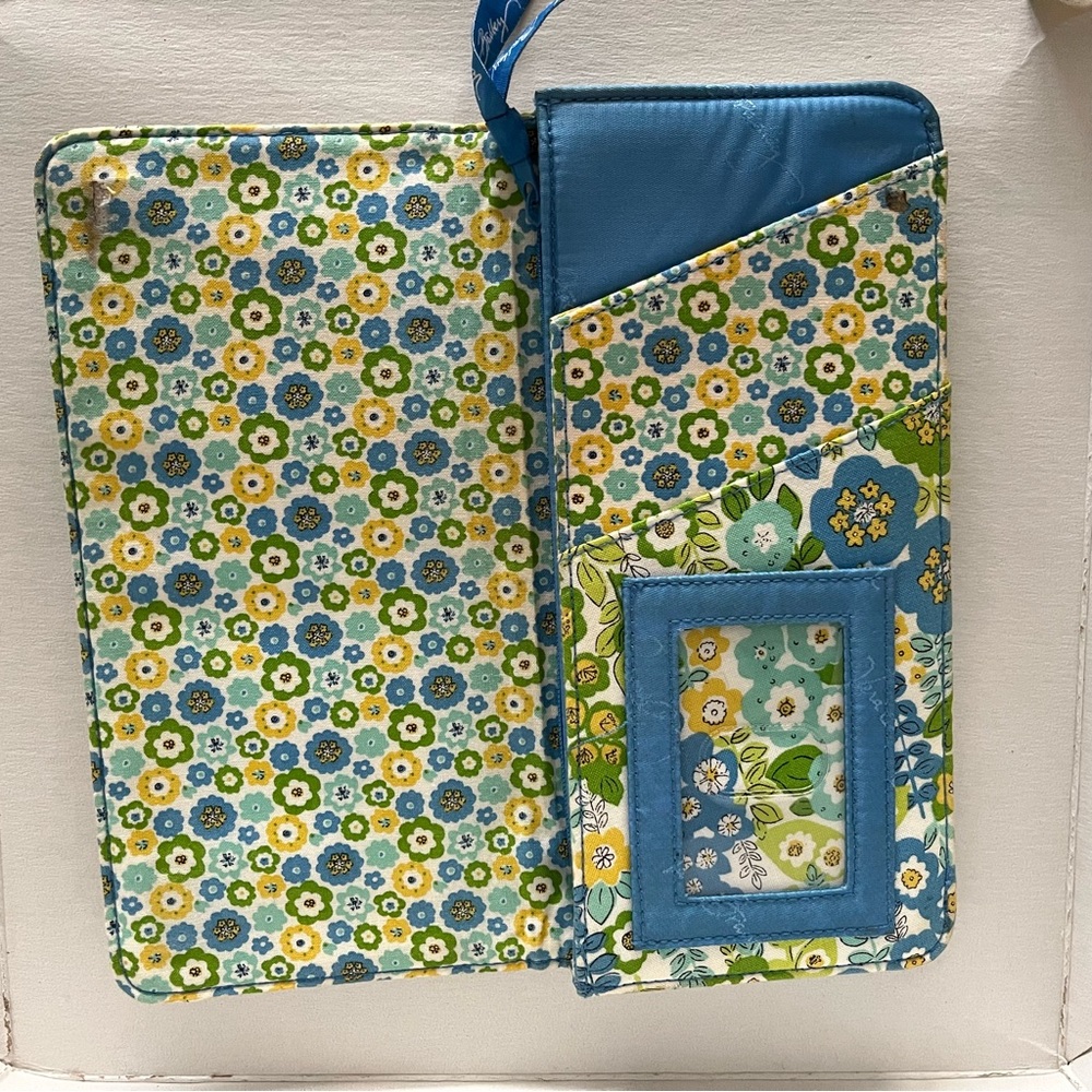 Vera Bradley Travel ID Passport Wallet Magnetic English Meadow Blue Yellow - Picture 8 of 8
